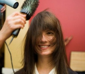 Solutie pentru parul incretit de la umiditatea din atmosfera