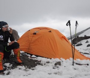 Coco in tabara de la 4900 m Pico de Orizaba