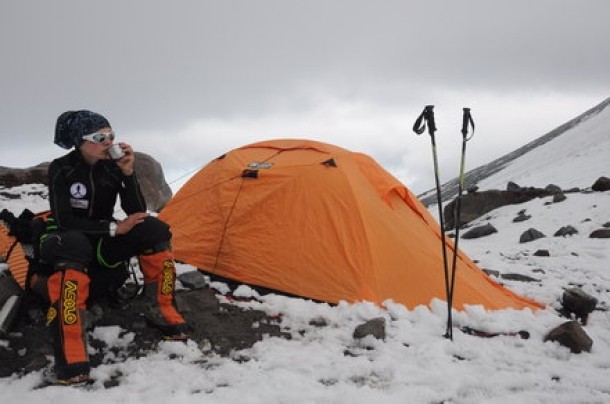 Coco in tabara de la 4900 m Pico de Orizaba