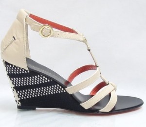 CNC Costume Nationa (DS.ro) - 705 lei