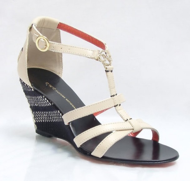 CNC Costume Nationa (DS.ro) - 705 lei