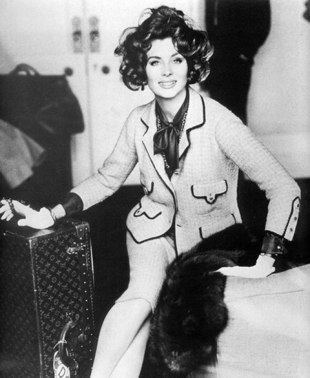 Suzy_Parker_wearing_Channel