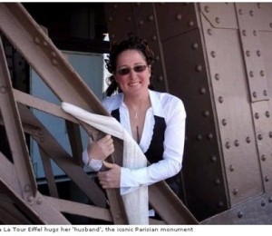 S-a casatorit cu Turnul Eiffel