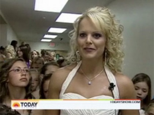 A avut 200 de domnisoare de onoare