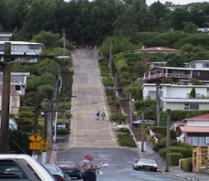 Cea mai abrupta strada din lume- Baldwin Street