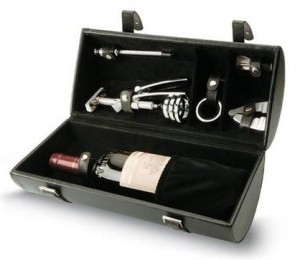 Cutie din piele cu 5 accesorii de vin  (cadouri.ro)-148.50 LEI