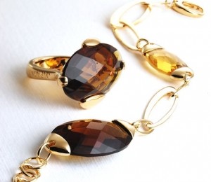 Bratara si inel din argint acoperit decorativ cu aur roz 18kt, cuart fumuriu (bratara - 455 lei, inel - 390 lei)