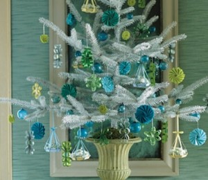 Pomul alb si cadouri din pom