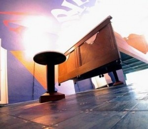 camera cu pat suspendat