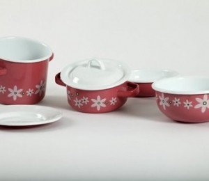 Bebe Kit vase emailate pentru bebelusi, 125 de lei, www.ves.ro