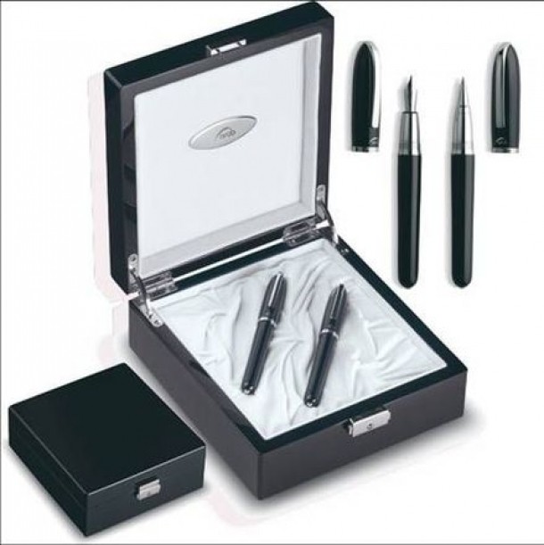 Set de scris 9?(ideeahouse.ro) 71.80 euro + TVA