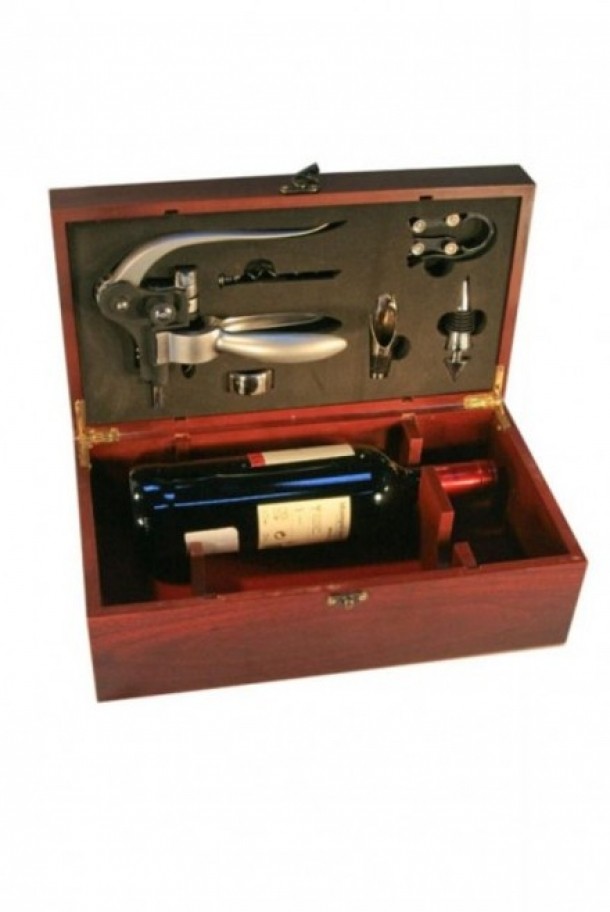 Cutie sticla vin 8 accesorii, 105 lei, www.myman.ro