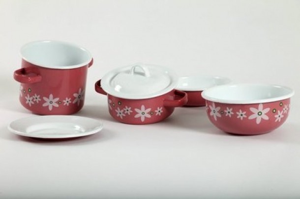 Bebe Kit vase emailate pentru bebelusi, 125 de lei, www.ves.ro