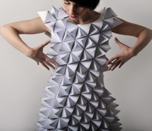 Jumping jack microscopic isolation Rochii origami din hartie si textile - Feminis.ro, inspiratie zi de zi