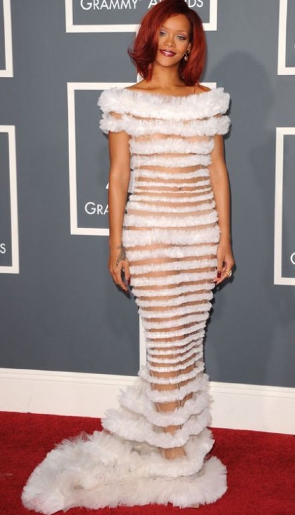 Rihanna a purtat o tinuta semnata de Jean Paul Gaultier cu pantofi Christian Louboutin