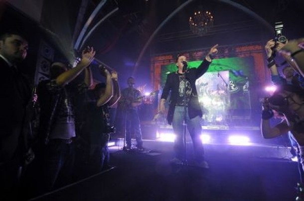 JK as Robbie Williams in Silver Church