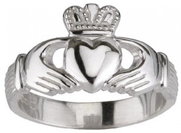 Inelul Claddagh