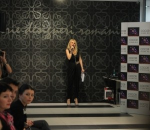 Dana Savuica a prezentat evenimentul intr-o tinuta semnata Elena Perseil