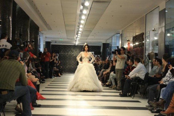 Cantareata Ellie White