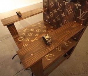 Scaun electric Louis Vuitton