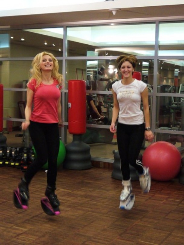 Luana Ibacka se mentine in forma cu ?Kangoo Jump?