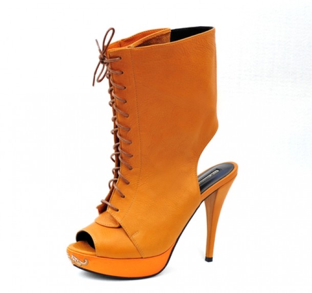 Mihaela Glavan -  680 ron