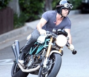 Ryan Reynolds acasa la Sandra Bullock