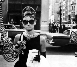 Audrey Hepburn - Mic dejun la Tiffany - Colier de perle