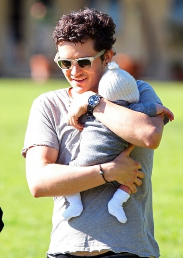 Orlando Bloom si Flynn.jpg