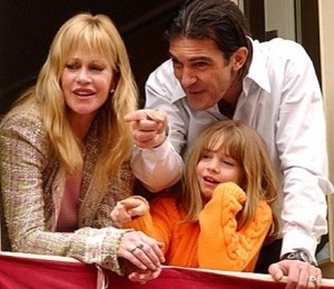 Melanie Griffith, Stella Banderas si Antonio Banderas