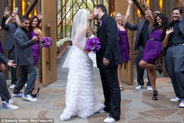 Tiffany Thornton si Christopher Carney