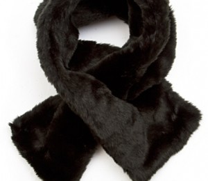 Fular negru blana Mango 39.95 EUR