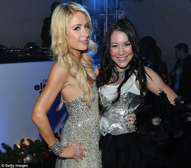 Paris Hilton si Manika