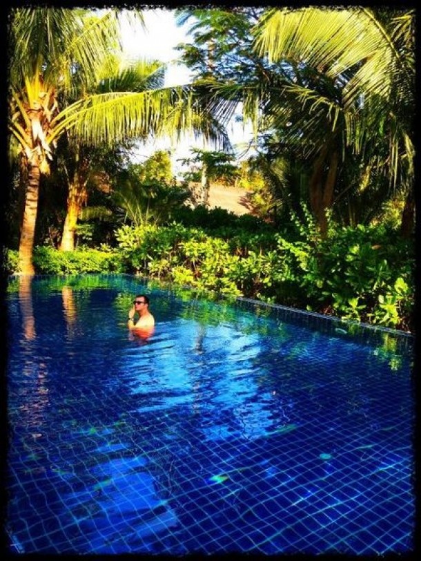 Mihai Morar, pe insula, in asteptarea tsunami-ului!