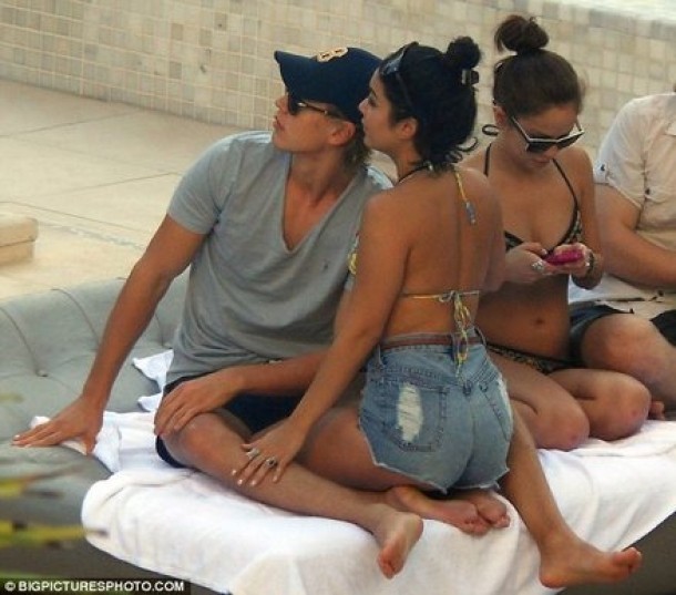 Vanessa Hudgens si Austin Butler