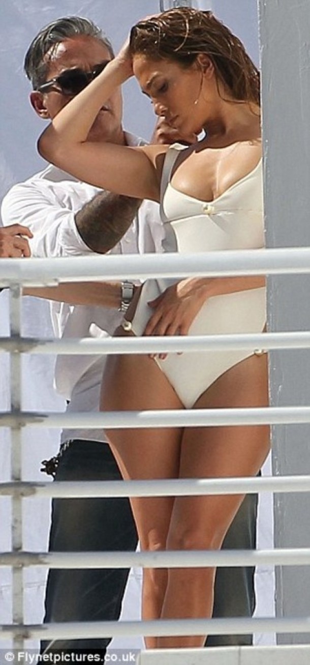 Jennifer Lopez pentru Mario Testino