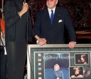 Whitney Houston si Clive Davis - Distinctie pentru albumul "My Love is your Love"