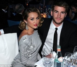 Miley Cyrus si Liam Hemsworth