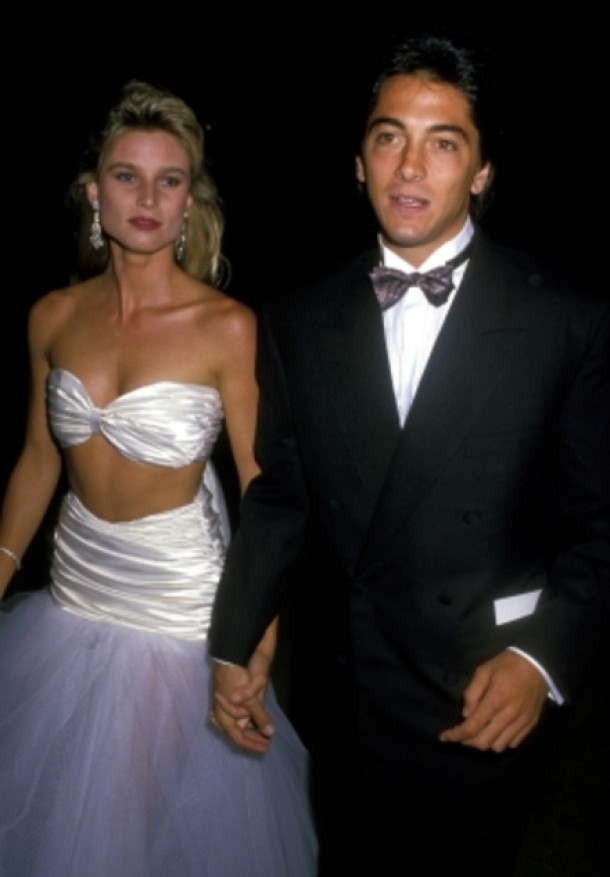 Nicolette Sheridan si Scott Baio