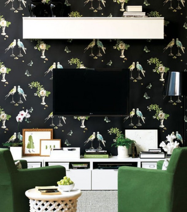 Adapteaza culoarea peretelui din spatele televizorului