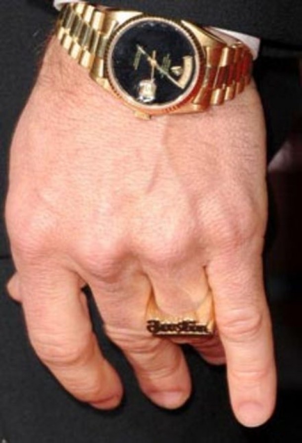 Inelul pe care il poarta Justin