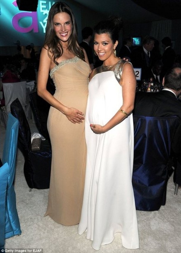 Alessandra Ambrosio si Kourtney Kardashian