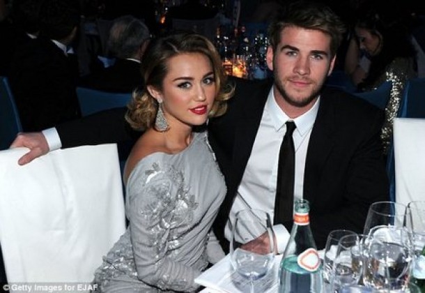 Miley Cyrus si Liam Hemsworth