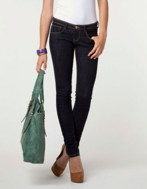 bershka blugi 29,00 lei