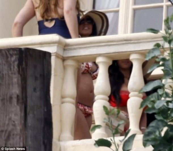 Fotografia facuta de paparazzi in timpul pictorialului