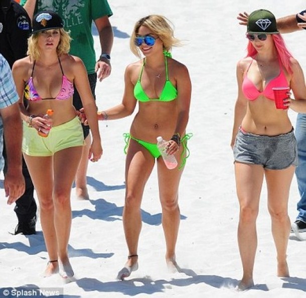 Ashley Benson si Vanessa Hudgens