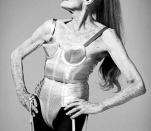 Daphne Selfe in corsetul purtat de Madonna