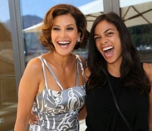 Teri Hatcher si Rosario Dawson