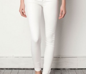 jeansi albi pull&bear.ro 59 lei