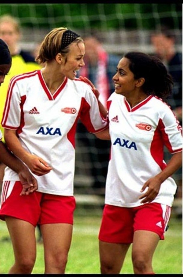 Keira Knightley si Parminder Nagra in Bend It Like Beckham
